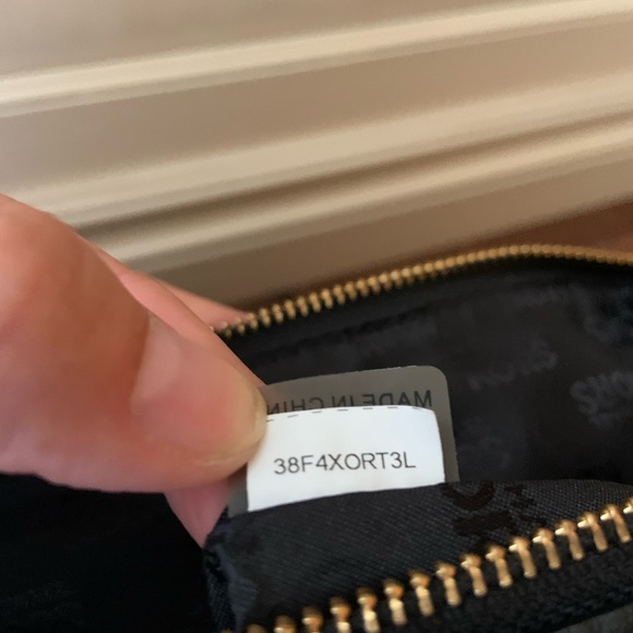 Michael Kors black, genuine leather shoulder bag like new - Picture 6 of 8